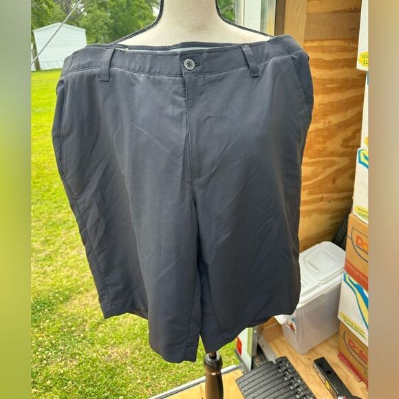 Under Armour Men's Black Shorts - Picture 1 of 4